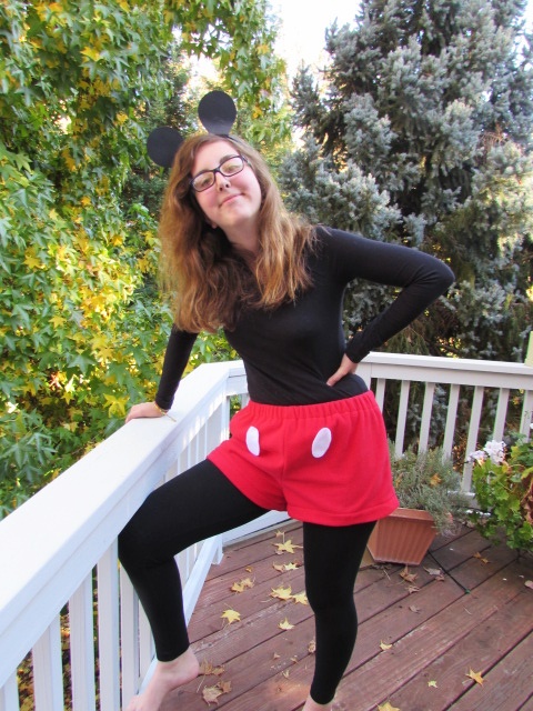 Mickey Mouse – A Simple Halloween Costume | Needle and Foot