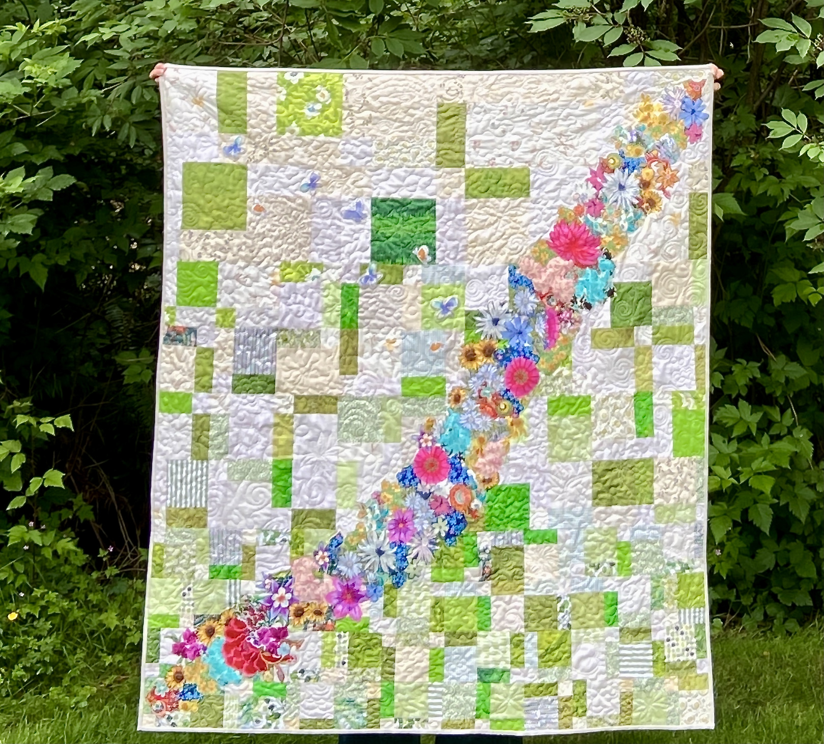Scrappy Posie - a free baby quilt pattern - Bonjour Quilts